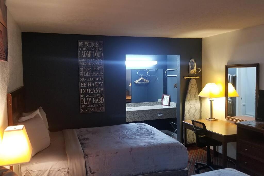 Hotel 2 Queen Beds Hotel Room 128 Booking Stillwater Exterior photo